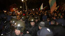 <p>Полицията влезе в сблъсък с протестиращите</p>