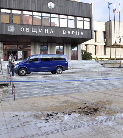 Мъж се самозапали във Варна в знак на протест