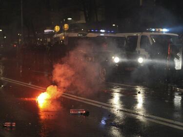 Протестът в София се разделя на две