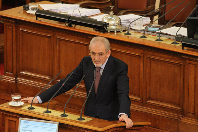 Цачева, Местан и един комплимент