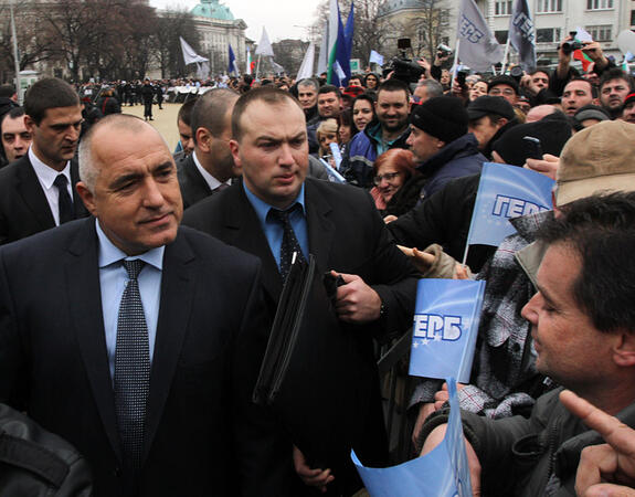 Борисов се завърна. Пак влезе в парламента