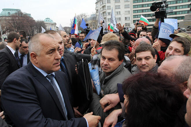 Борисов се завърна. Пак влезе в парламента