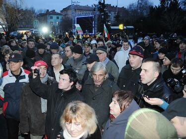 Протестиращи блокираха Орлов мост в отсъствието на полицията 