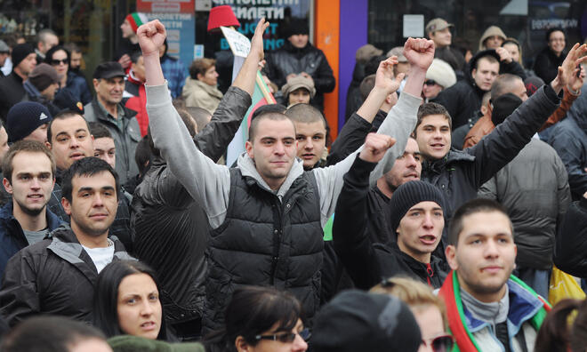 Бурни реакции на протестиращите срещу политическата система в България