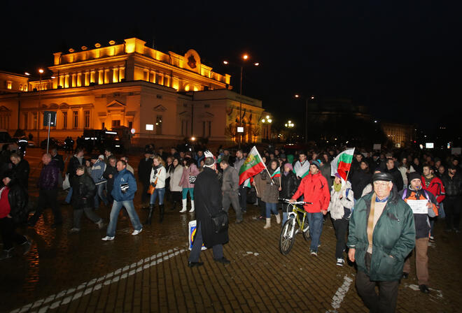 Среднощен протестен поход в София