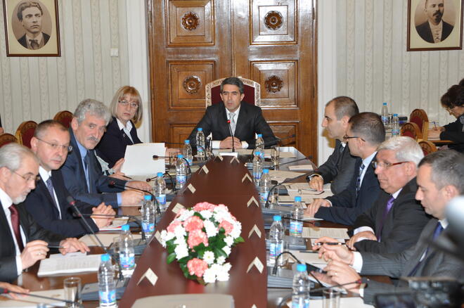 В заседанието участва и кабинетът в оставка на Бойко Борисов