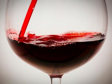 Полезно или вредно действително е червеното вино