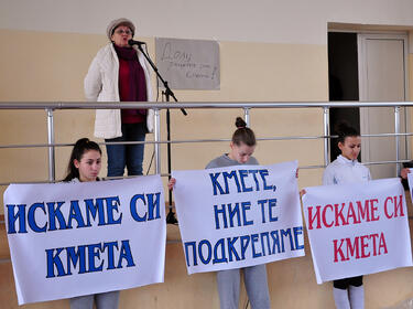 Деца от спортни клубове във Варна защитават кмета 