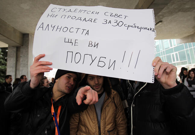 Таксите на УНСС скочиха с 30%