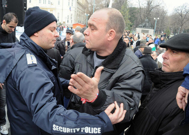 Полицаи и граждани на протеста в Пловдив на 3 март