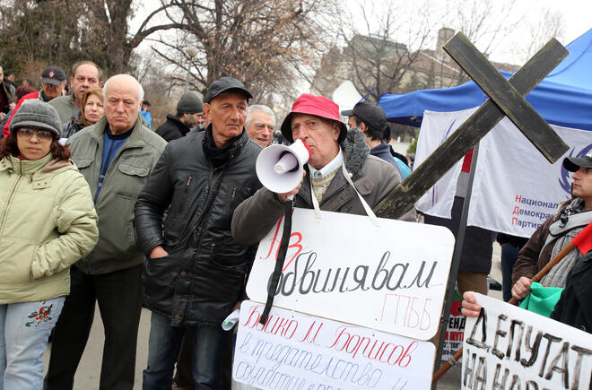 Граждани с опит да блокират парламента