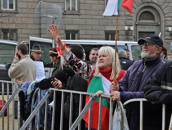 Протестиращи се събраха пред президентството