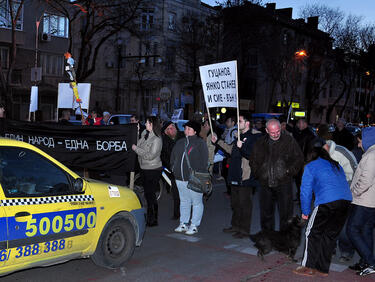 Вял протест в Пловдив, но варненският поход продължава 