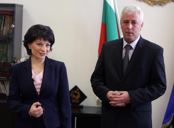 Десислава Атанасова и новият здравен министър проф. Николай Петров