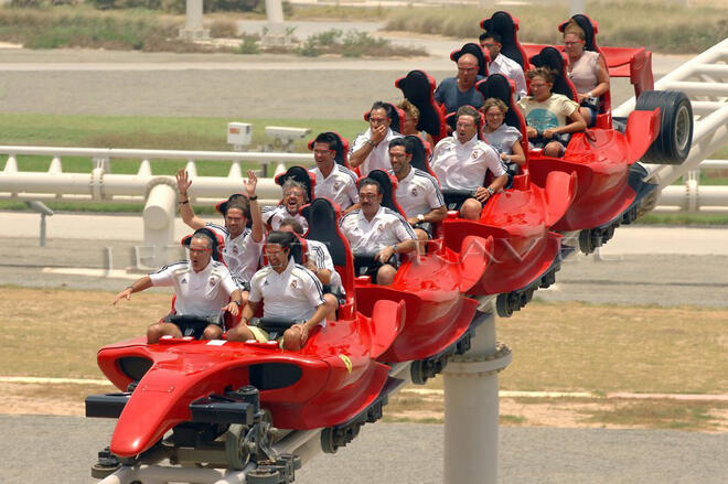 Футболисти от Реал Мадрид във Ferrari World Abu Dhabi