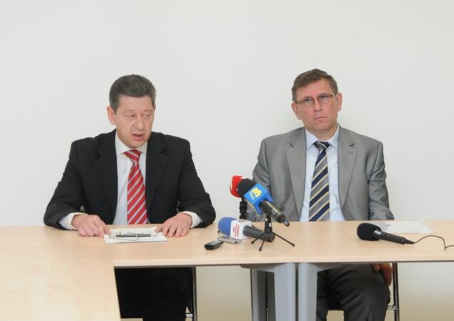 Енергийният омбудсман на ЧЕЗ Радослав Димитров(вляво) и Петър Докладал - регионален мениджър на ЧЕЗ за България
