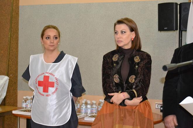 На рождения си ден Илиана предпочете да се срещне в централата на БЧК със свои съграждани в неравностойно социално положение.