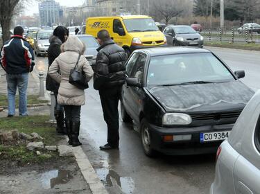 6 коли с огънати ламарини след верижна катастрофа в София