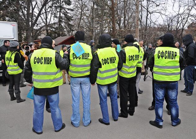 Около 100 души от различните служби на МВР и  дирекция "Изтърпяване на наказанията" се събраха в столичния парк  "Заимов" на открито събрание.