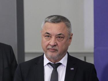 Валери Симеонов подаде оставка