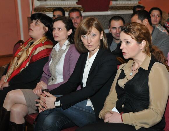 Севда Шишманова и Вяра Анкова на премиерата във Военния клуб
