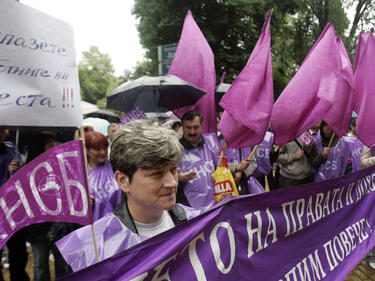 Без спрени влакове и бесни летуващи този сезон?