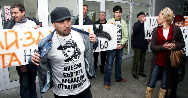 Мишо Шамара отново оглави протест. Този път се обяви срещу затварянето на Белодробната болница в Пловдив