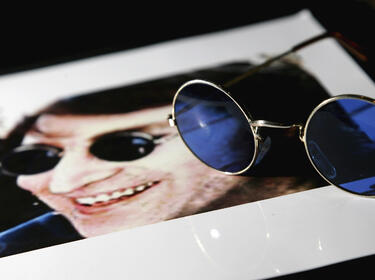 Йоко Оно пусна снимка на окървавените очила на Джон Ленън