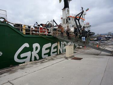 Кораб на „Greenpeace” акостира във Варна