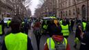 За 25-и път „жълтите жилетки“ излязоха по парижките улици