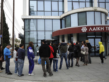 Кипърските банки остават затворени още два дни