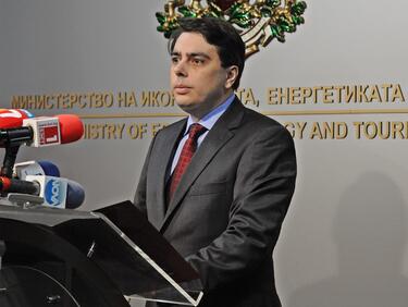 Икономическият министър е едва бакалавър 
