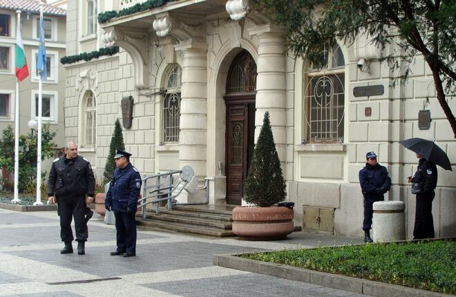 Мъж плаши, че ще се запали в Пловдив