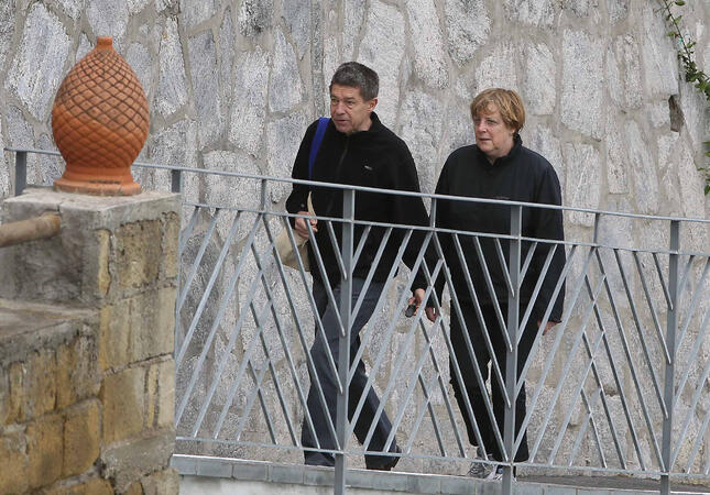 Ангела Меркел със съпруга си по време на почивка в Италия