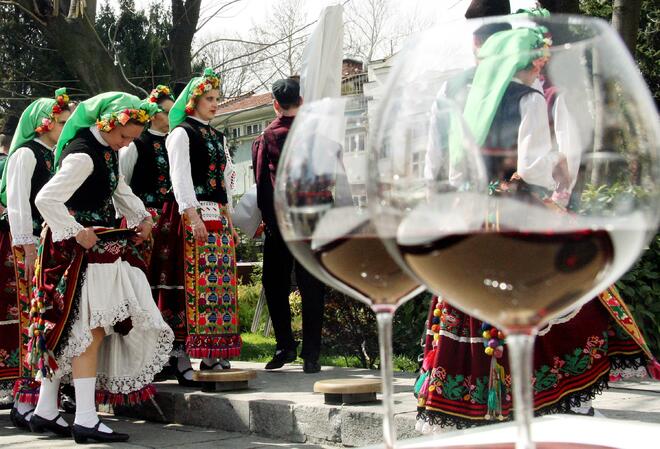 С Дионисиево шествие започна откриването на "Винария" 2013