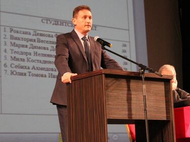 Новият ректор на ПУ "Паисий Хилендарски" с цели 5 заместници
