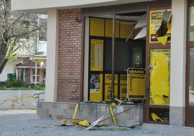 Бомба избухна в обменно бюро в Хасково