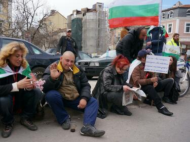 Полицаи на протест – защитават своя колега, убил крадец