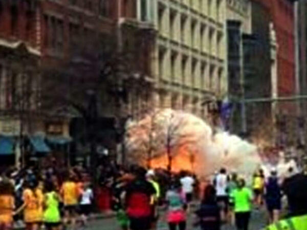 Паника в САЩ: Бомби на маратона в Бостън (ВИДЕО)