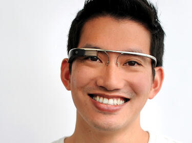 Първите бройки на Google Glass струват 1500 долара 