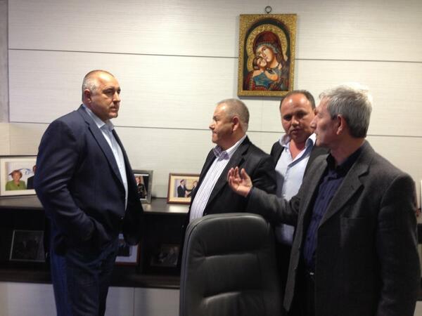 Борисов се прегърна с тютюнопроизводителите