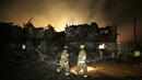 <p>Пожарникари се опитват да се справят с огнената стихия, предизвикана от експлозия в завод за тор в град Уест, щата Тексас</p>