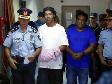 6 месеца ефективен затвор за Роналдиньо в Парагвай