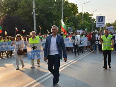 Протестите преминават в национална стачка и зов за граждански арест на Гешев (ВИДЕО+СНИМКИ)