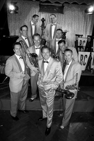 Ray Collins' Hot Club пристигат в София на 18 май