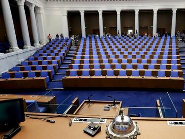 Депутатите ще се ширят в чисто нова пленарна зала, журналистите - в изолация