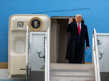 НА ЖИВО: Доналд Тръмп се сбогува с Белия дом