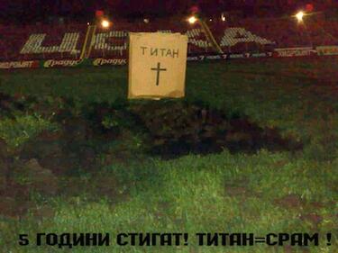 Зловещо: Фенове на ЦСКА изкопаха гроб за "Титан" на "Армията"