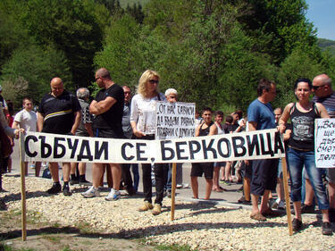 500 жители на село Бързия излязоха на протест