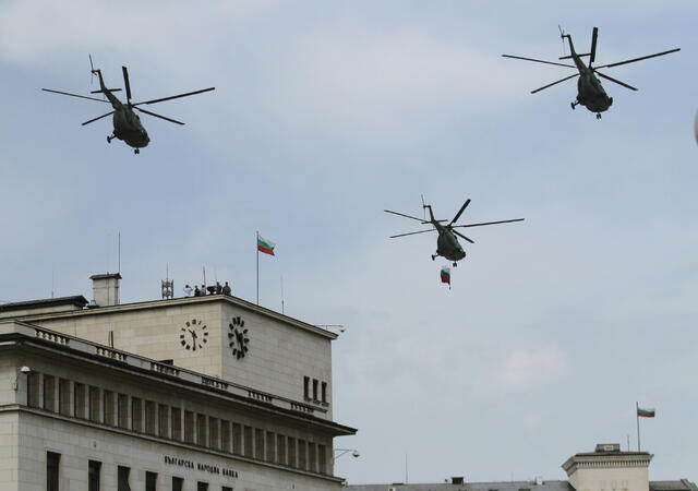 Военен парад чества Деня на храбростта